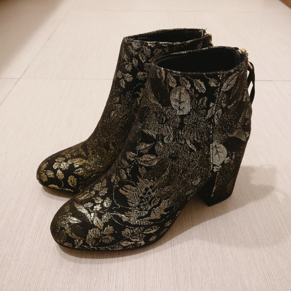 NWOT Steve Madden Booties